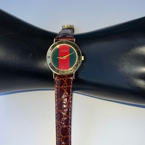 Authentic Gucci Vintage 1990βs Green/Red Web Brown Leather DialWatch/new-battery - Picture 3 of 16